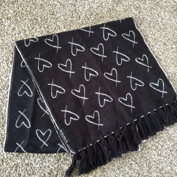 Scarf - Picture 1 of 2